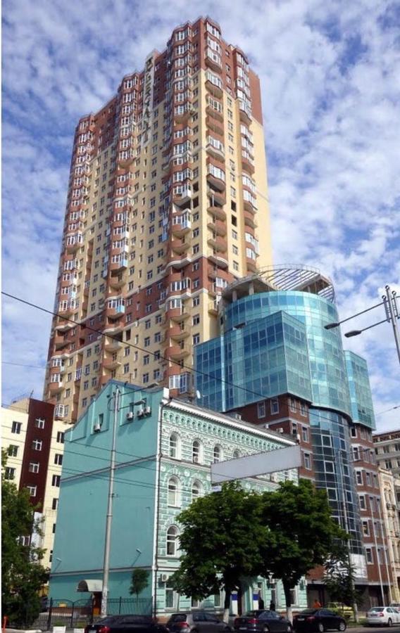 Uno Apart Hotel Kiev Esterno foto