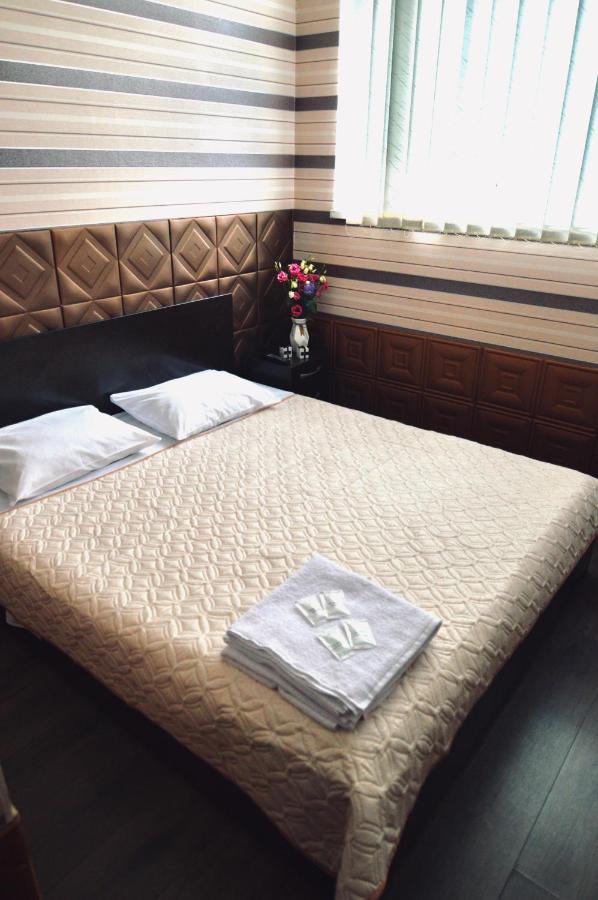Uno Apart Hotel Kiev Esterno foto