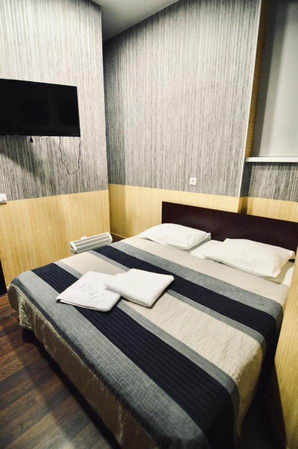 Uno Apart Hotel Kiev Esterno foto