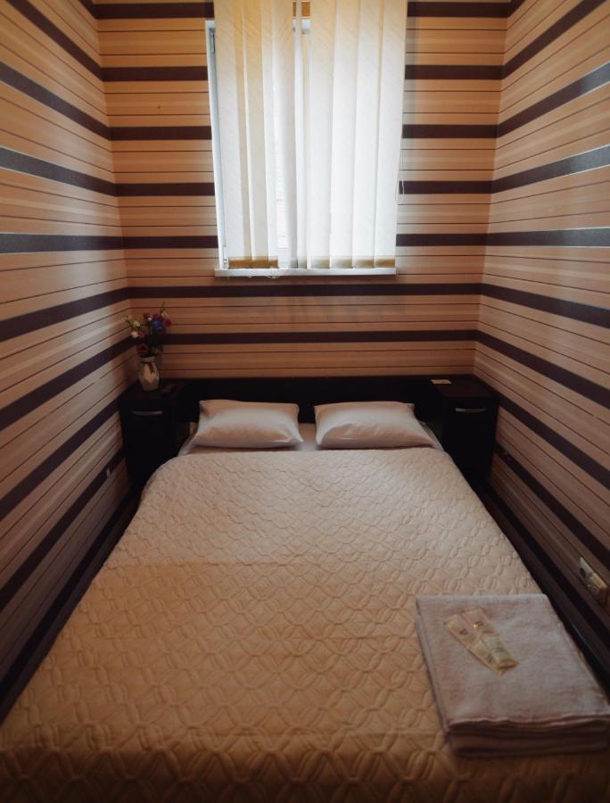 Uno Apart Hotel Kiev Esterno foto
