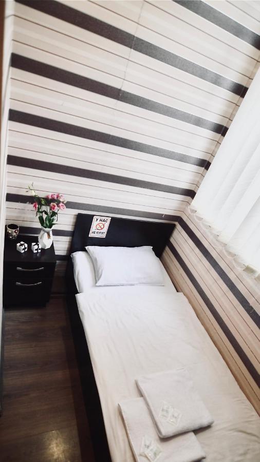 Uno Apart Hotel Kiev Esterno foto