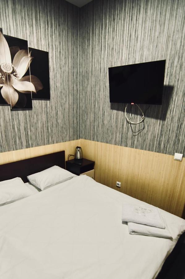 Uno Apart Hotel Kiev Esterno foto